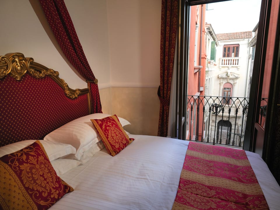 Superior Double Room, 1 King Bed | Interior