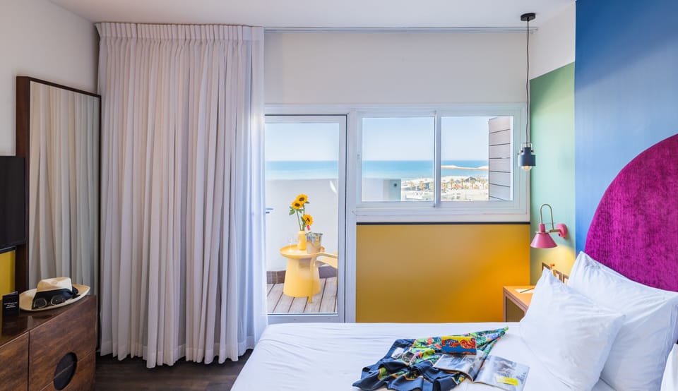 Play Suite with Balcony | Minibar, in-room safe, desk, soundproofing