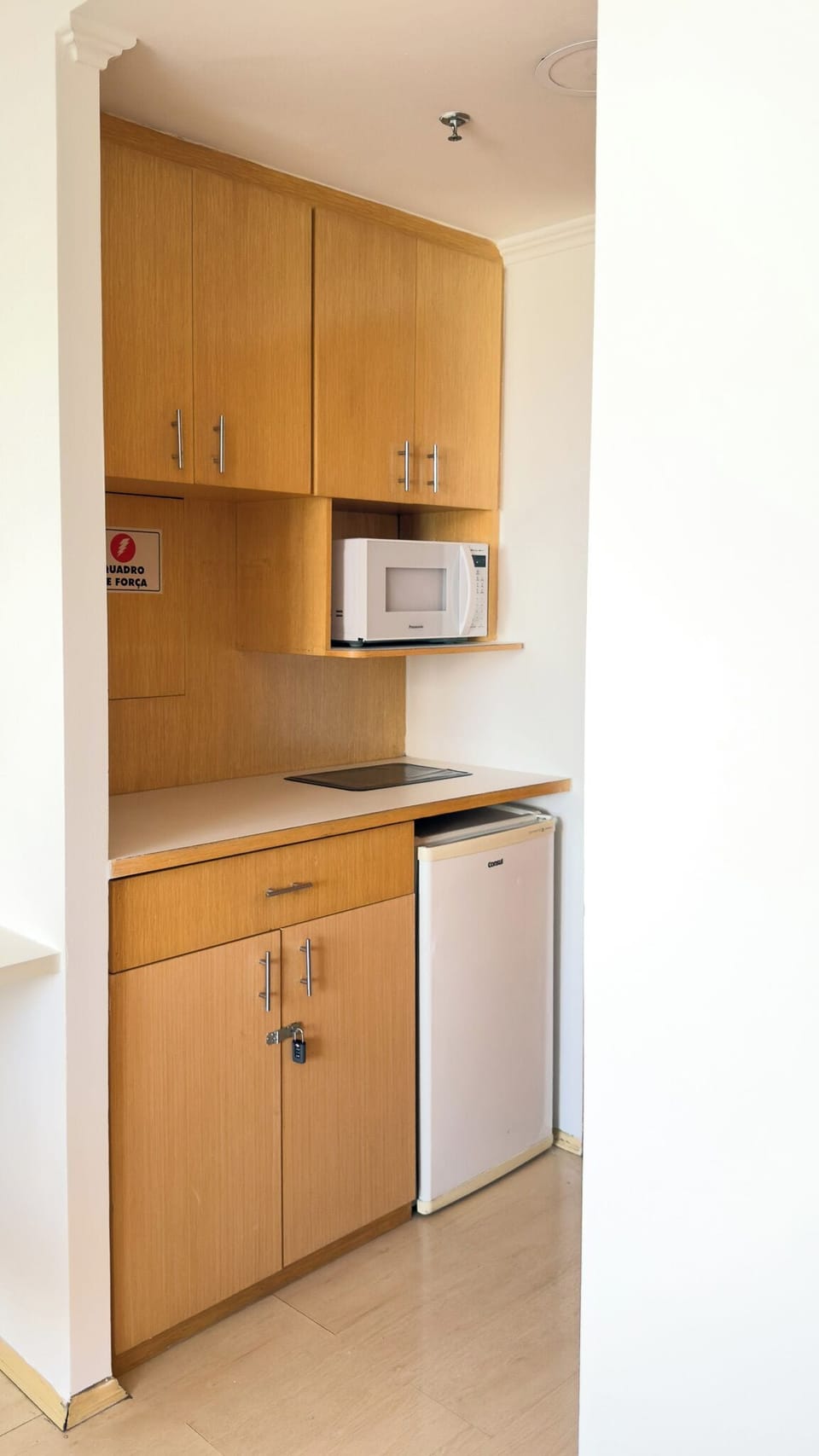 Deluxe Triple Room, 1 Bedroom, Non Smoking, City View | Private kitchen