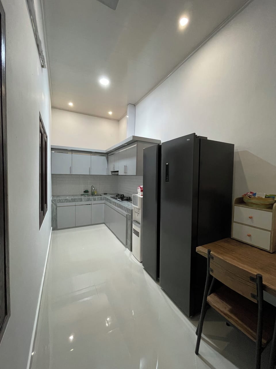 Electric kettle, highchair