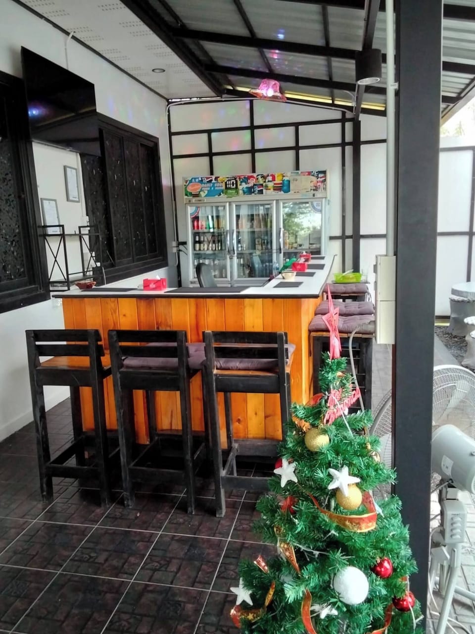 Apartment, 1 Bedroom, Accessible, Smoking | Bar (on property)
