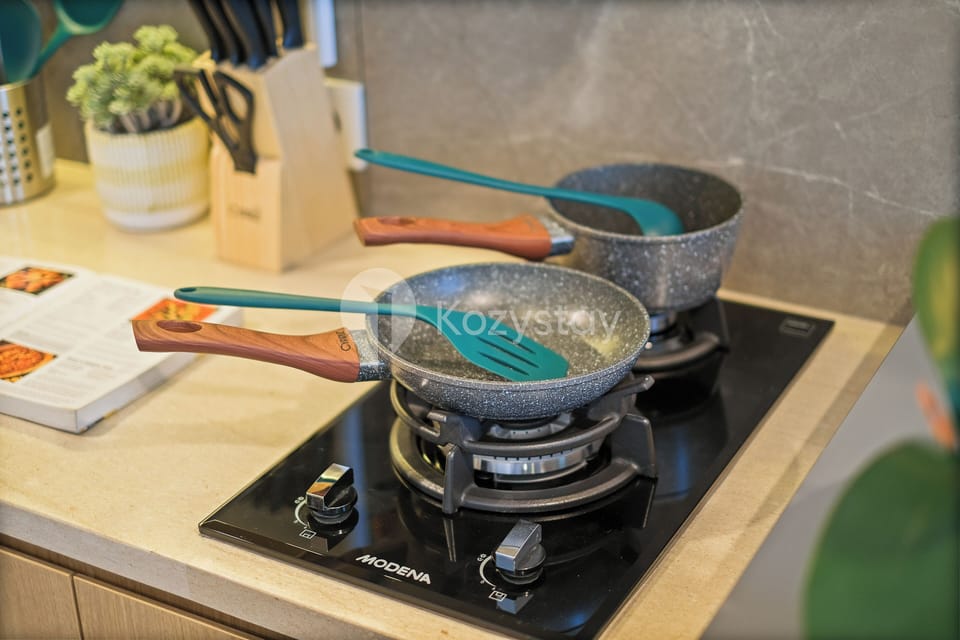 Apartment, 1 Bedroom, City View | Private kitchen | Full-size fridge, microwave, stovetop, rice cooker