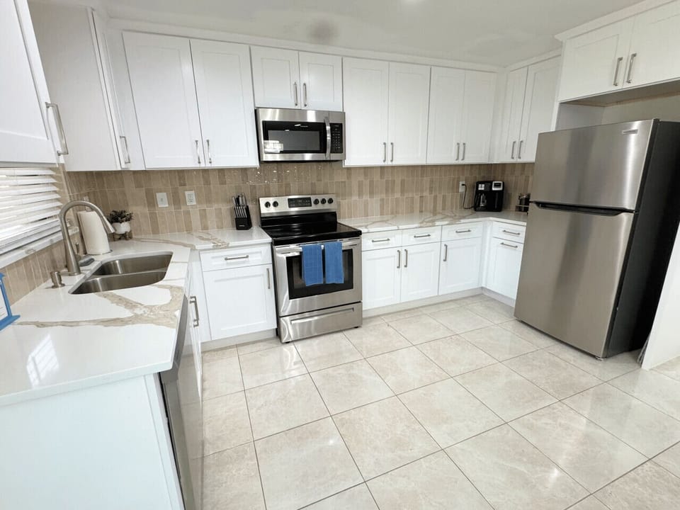 Fully equipped kitchen with a dual drip & Keurig coffee maker, Dunkin’ coffee, starter K-cups, creamers, and sugars. Dishwasher liquid and trash bags included for convenience