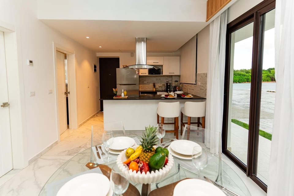 Aqua Golden Wave! Poolfront Corner 2BR @ Cana Rock (3035)