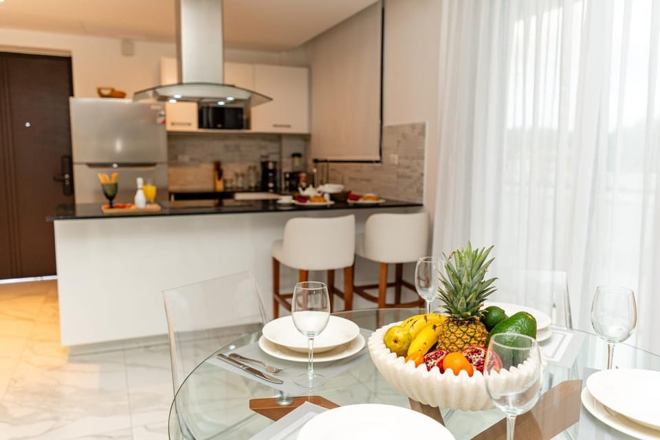 Aqua Golden Wave! Poolfront Corner 2BR @ Cana Rock (2691)