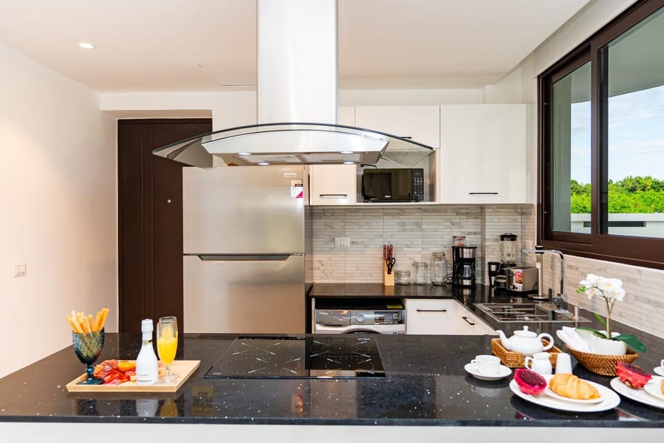 Aqua Golden Wave! Poolfront Corner 2BR @ Cana Rock (3034)