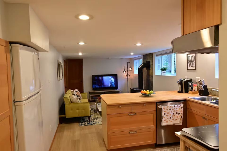 Kitchen and Livingroom
