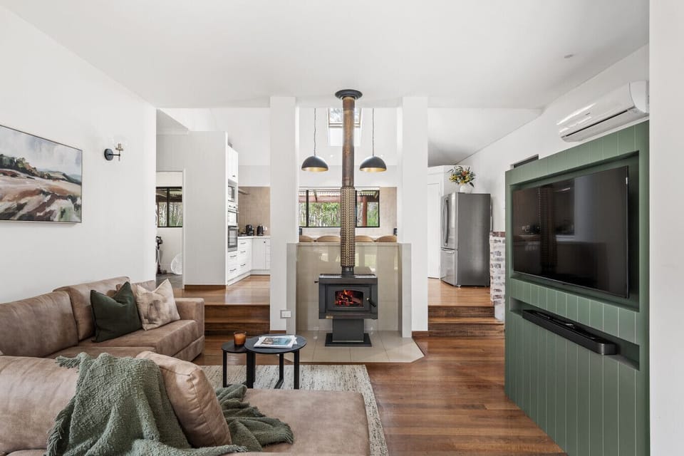 Living room, Fireplace, TV & Reverse-cycle Airconditioning