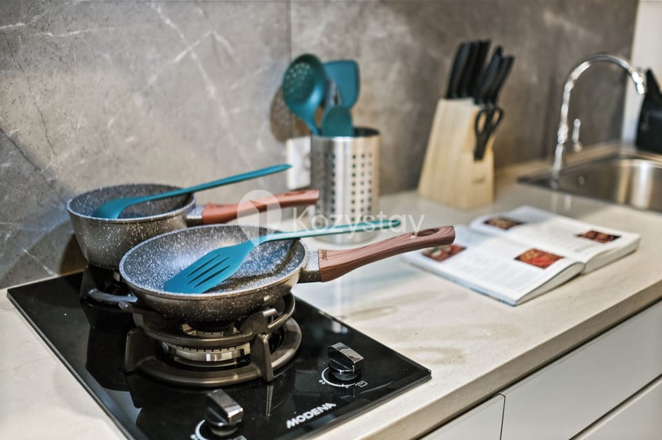 Apartment, 1 Bedroom, City View | Private kitchen | Full-size fridge, microwave, stovetop, rice cooker