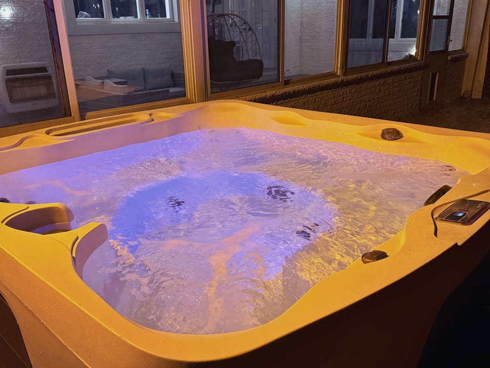 Indoor spa tub