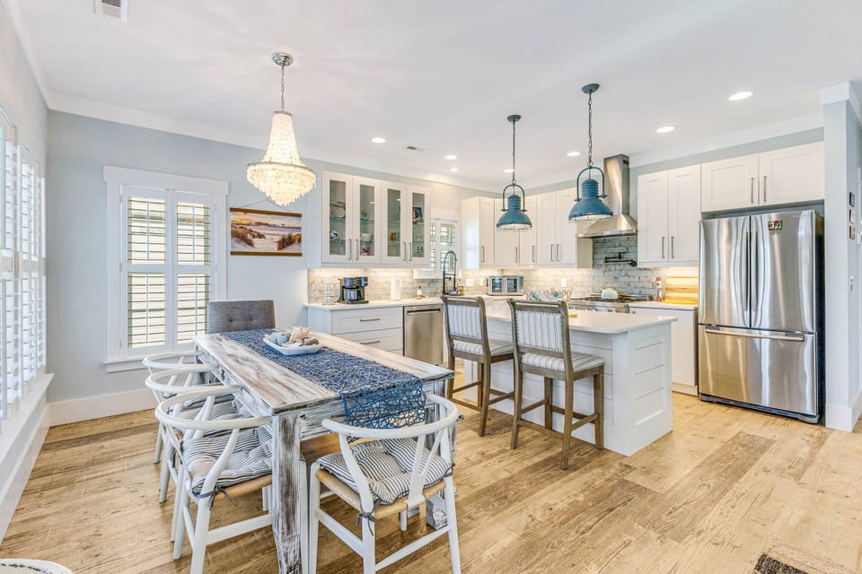 Dining table with seating for 6 adjacent to the kitchen.
