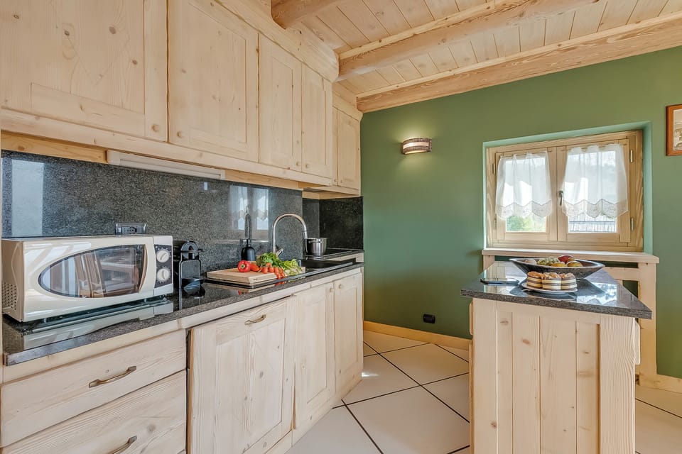Family Apartment, 3 Bedrooms, 2 Bathrooms (Baita Delle Stelle) | Private kitchen