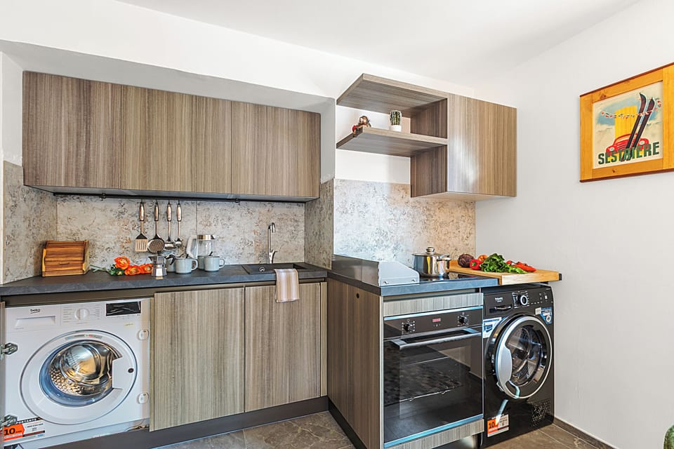 Honeymoon Apartment, Multiple Bedrooms (Appartamento Nube Di Argento) | Private kitchen | Fridge, oven, stovetop, electric kettle
