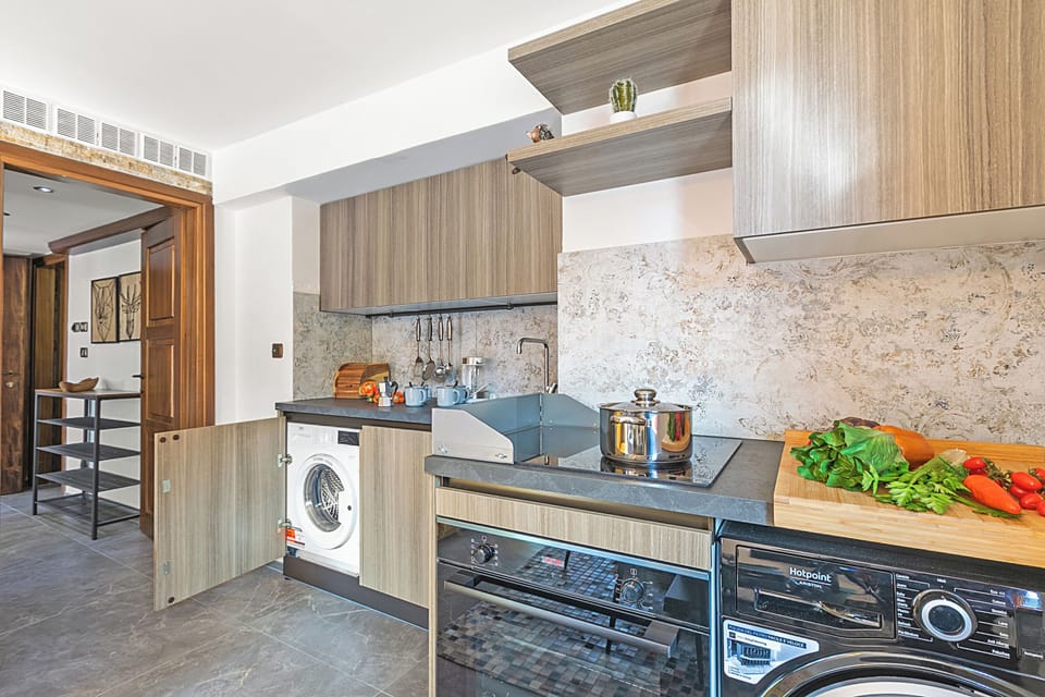 Honeymoon Apartment, Multiple Bedrooms (Appartamento Nube Di Argento) | Private kitchen | Fridge, oven, stovetop, electric kettle