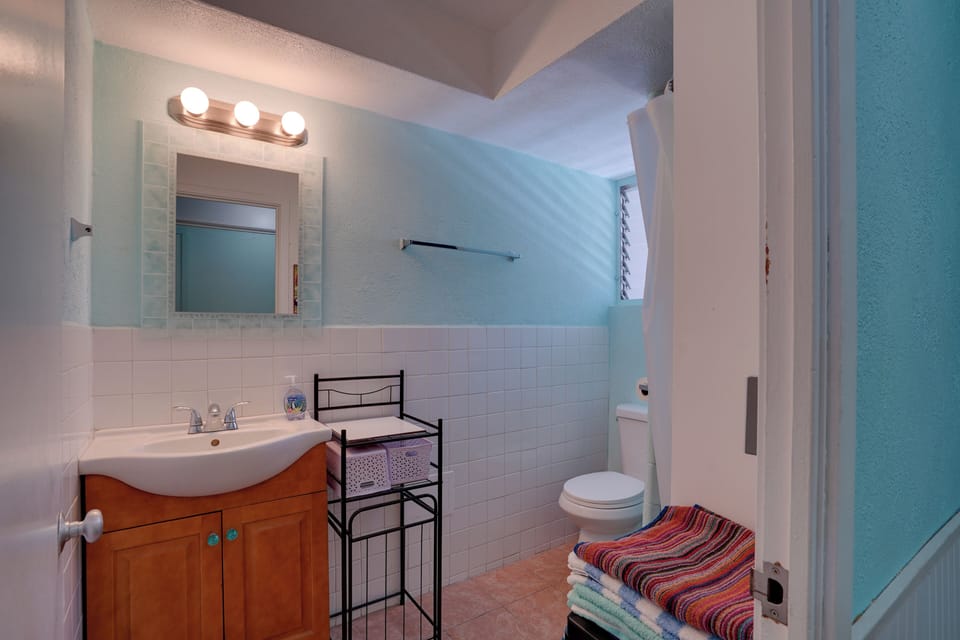 Bathroom | Shower | Towels Provided