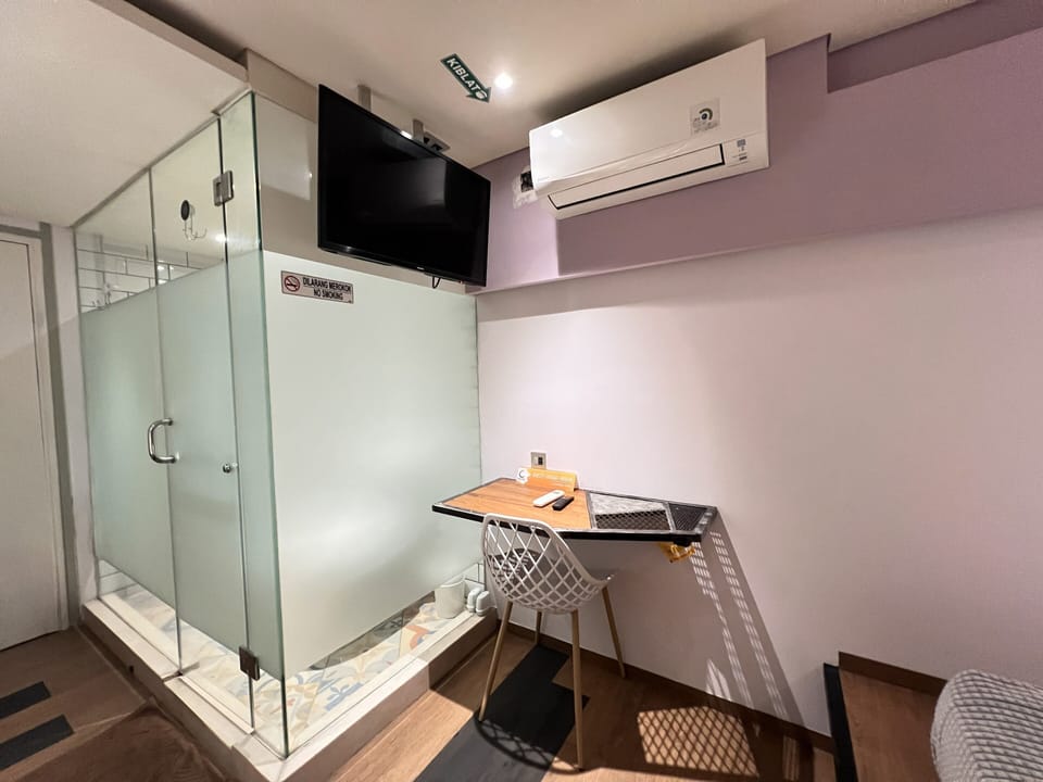 Basic Double Room | Laptop workspace, free WiFi, bed sheets