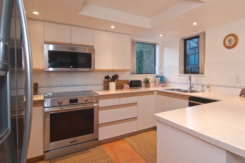 New appliances, Induction stove and plenty of room for your family meal prep