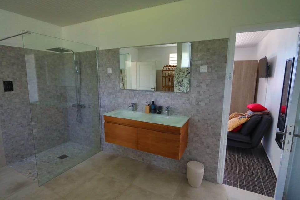 Family Suite, Mountain View | Bathroom