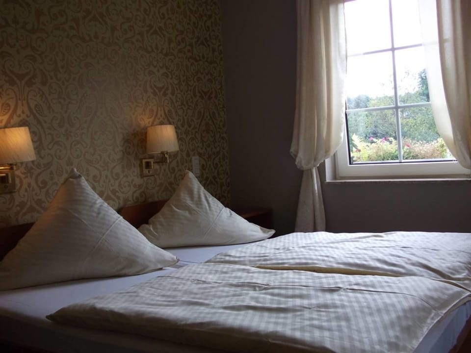 Standard Double Room | Desk, laptop workspace, rollaway beds, free WiFi