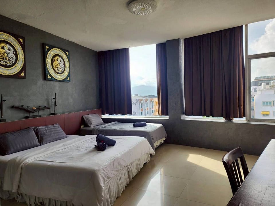 Family Triple Room | Desk, free WiFi