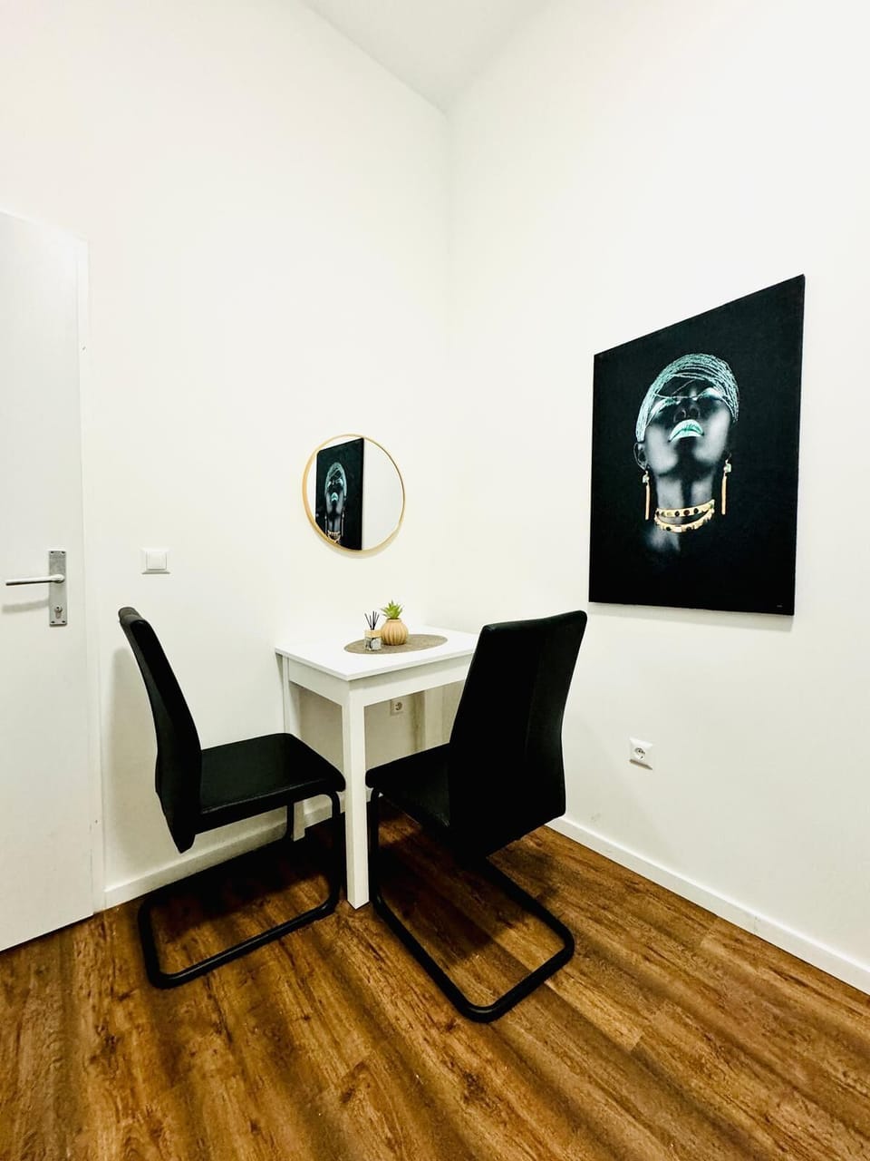 Basic Apartment | Iron/ironing board (on request)