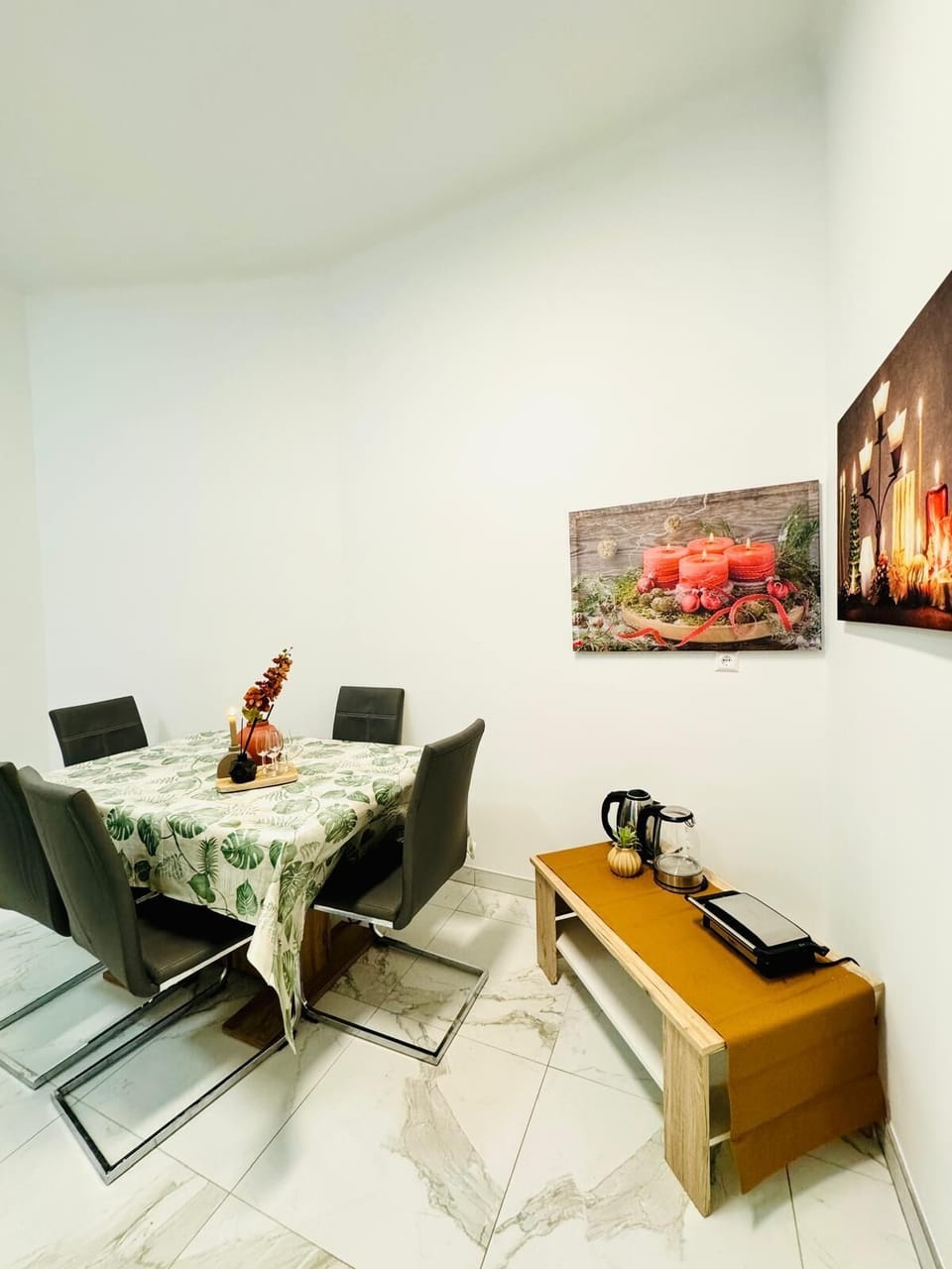Basic Apartment | Private kitchen | Fridge, oven, stovetop, electric kettle