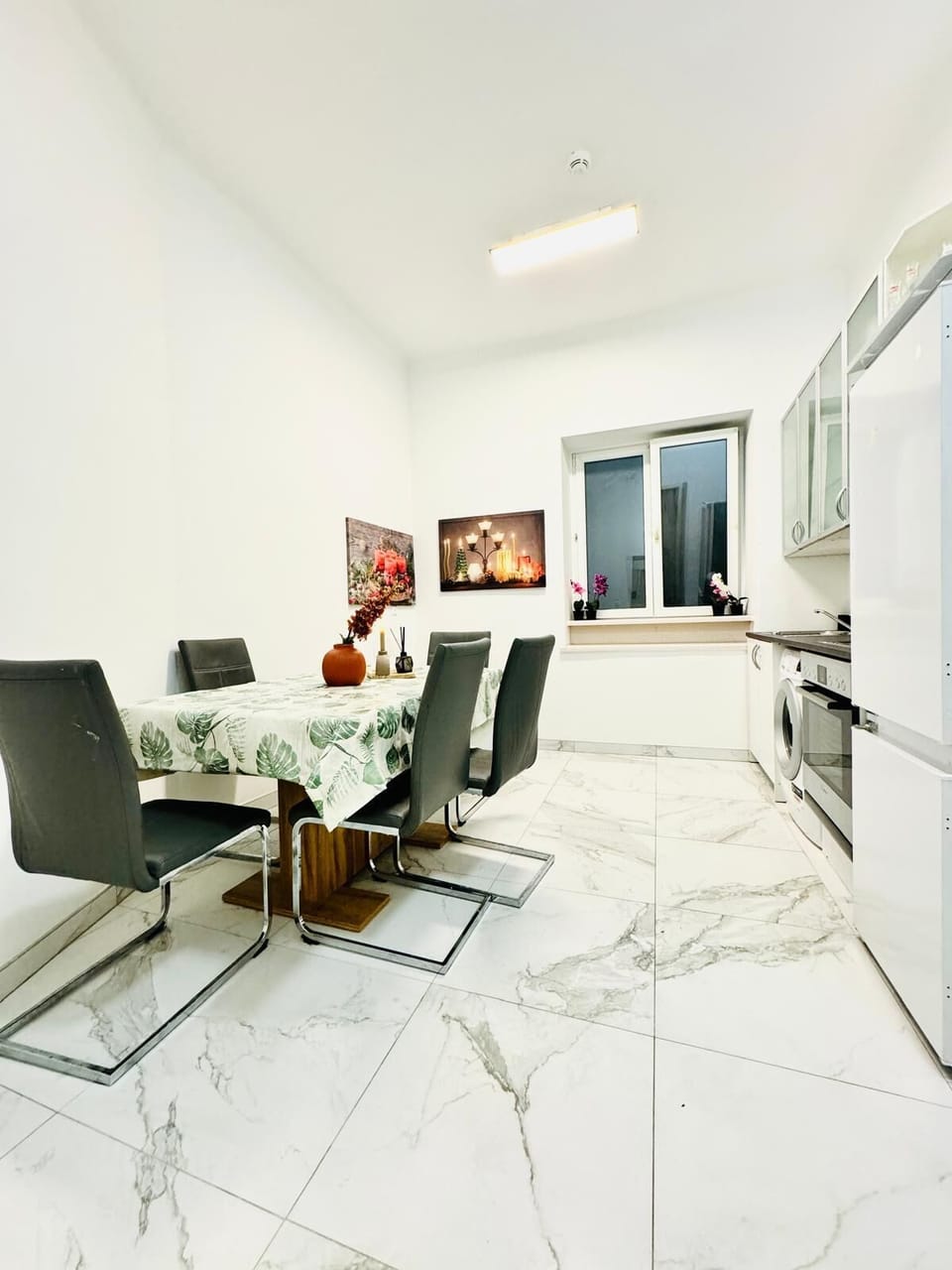 Basic Apartment | Private kitchen | Fridge, oven, stovetop, electric kettle