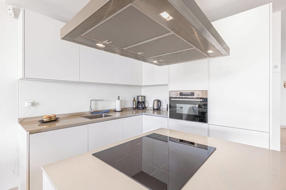 Family Apartment, 2 Bedrooms, 2 Bathrooms (Lotus Jardinana Paradise) | Private kitchen