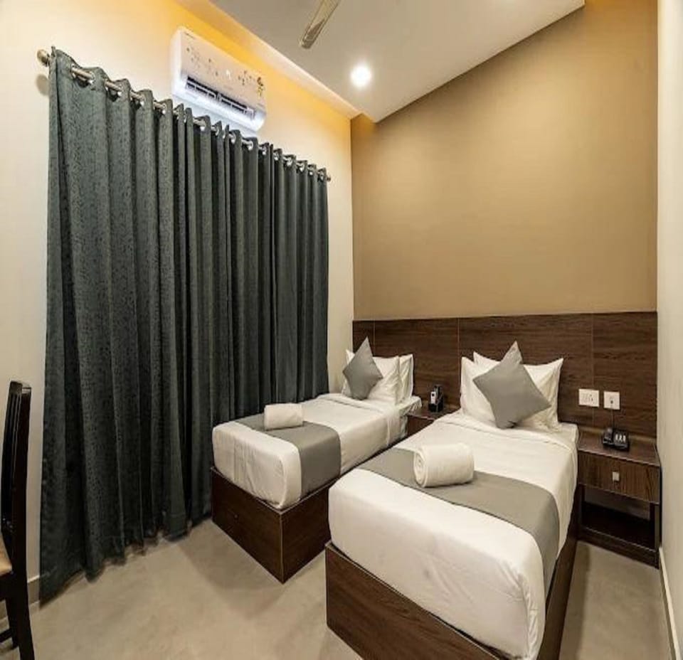 Standard Room | Hypo-allergenic bedding, iron/ironing board, free WiFi, bed sheets