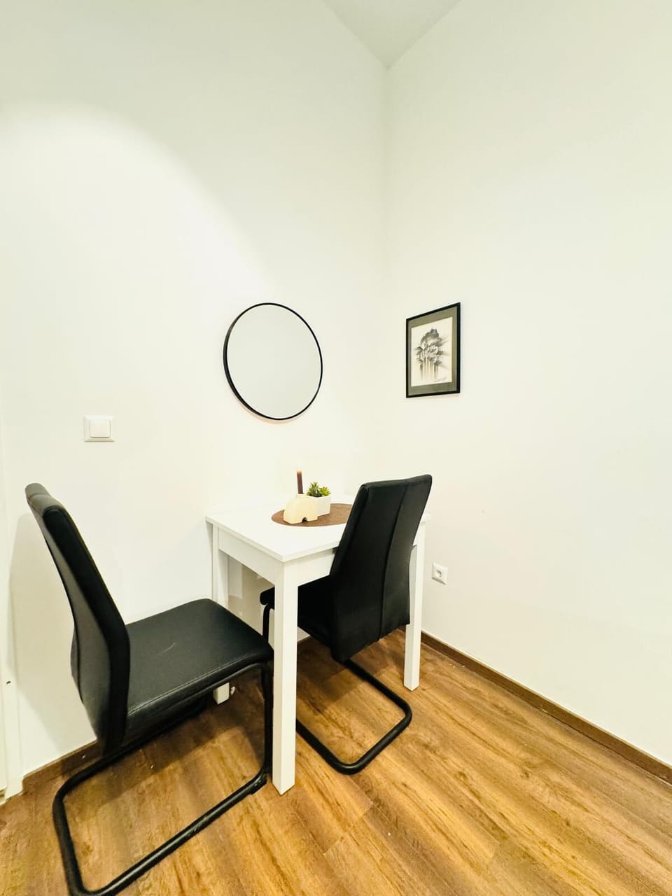 Basic Apartment | Iron/ironing board (on request)