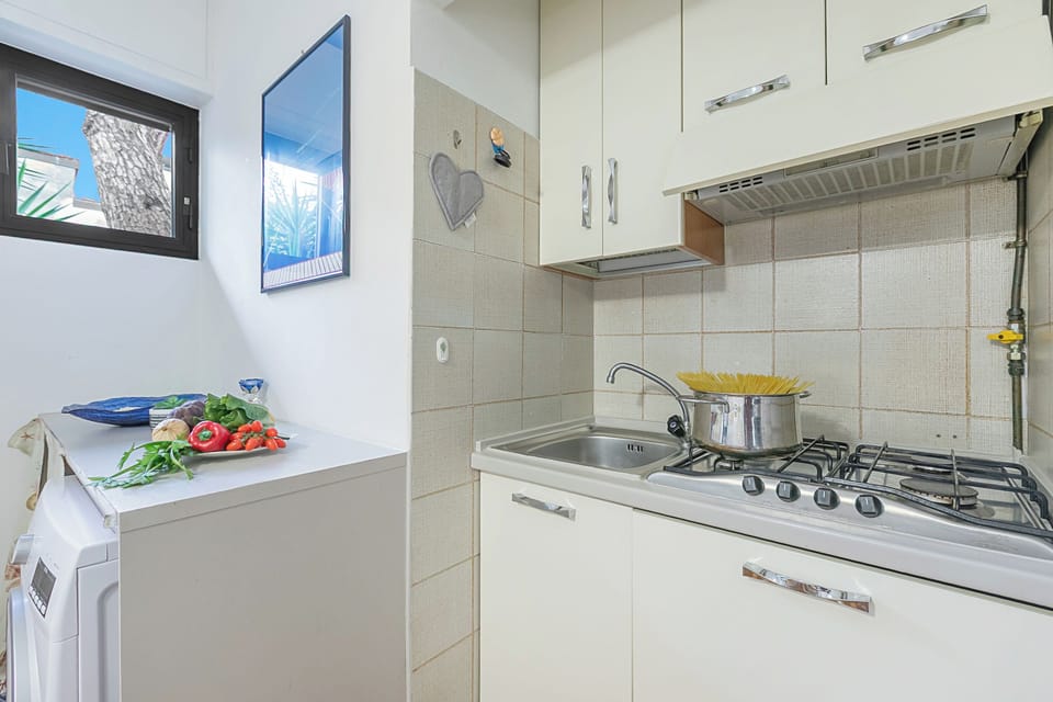 Family Apartment, Multiple Bedrooms (Mare Sorriso 900M From Sea) | Private kitchen | Fridge, microwave, oven, stovetop