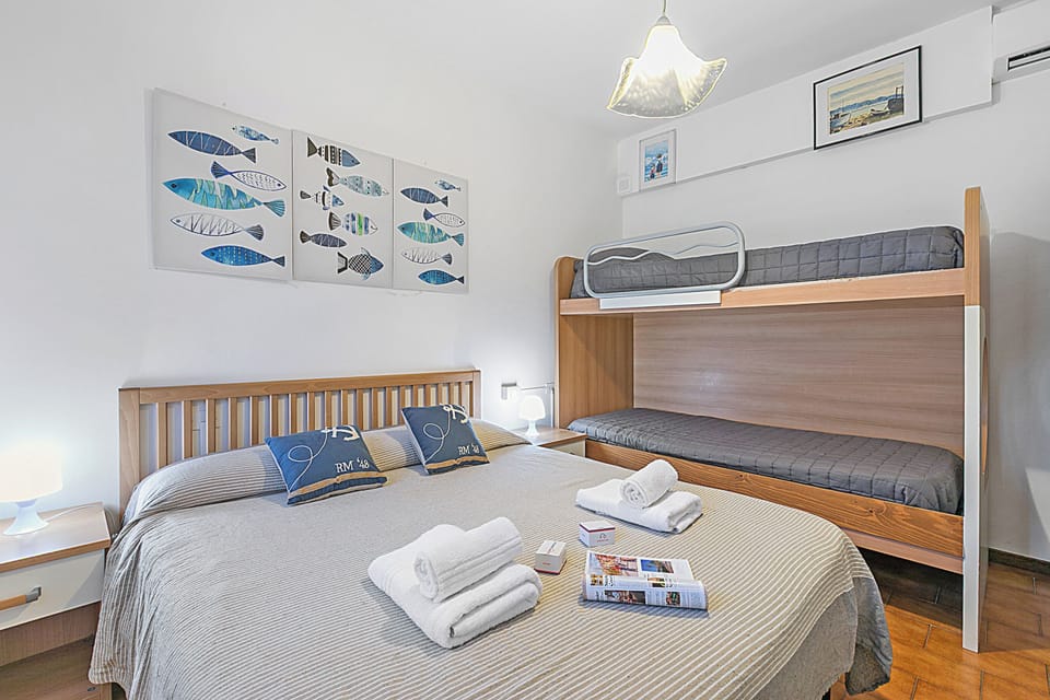 Family Apartment, 1 Bedroom, Microwave (Mare Sorriso 900M From Sea) | 1 bedroom, iron/ironing board, free WiFi, bed sheets