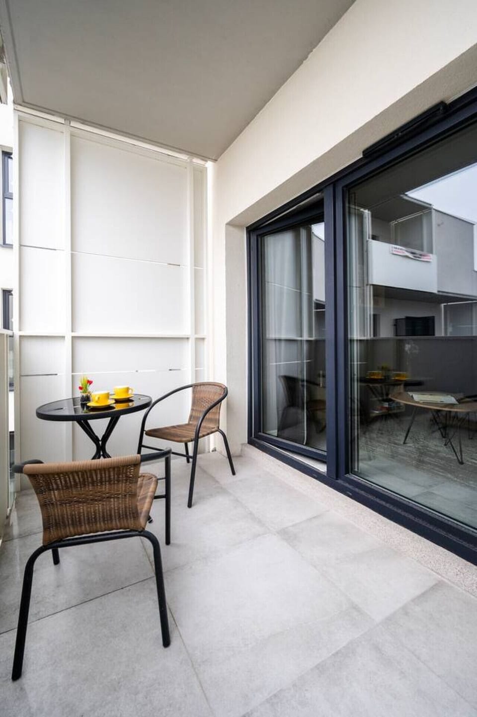 Comfortable 50m2 Suites with A/C, Balcony and a Parking Space Perfect for Groups and Families | Book Now with RENTUJEMY