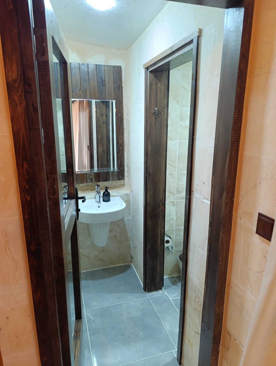 EDESSA | Bathroom | Shower, hair dryer, bathrobes, slippers