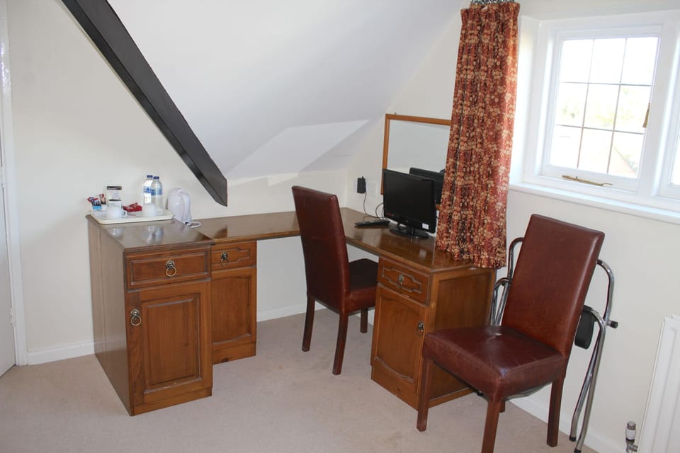 Double Room, 1 Double Bed | Iron/ironing board, free WiFi, bed sheets