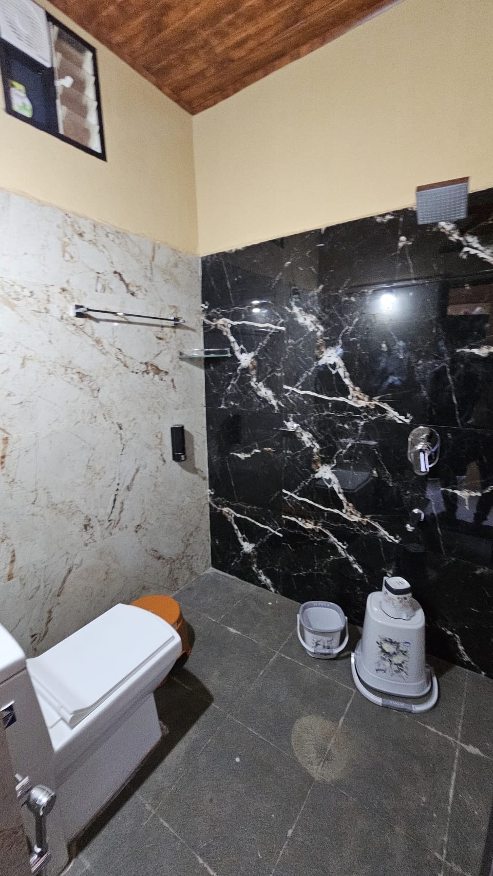Bedroom 1 | Bathroom