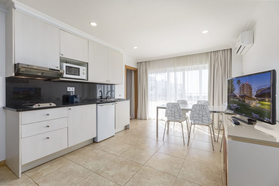Apartment, 2 Bedrooms | Living room | 37-inch flat-screen TV with cable channels, TV