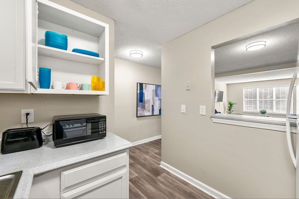 House | 2 bedrooms, desk