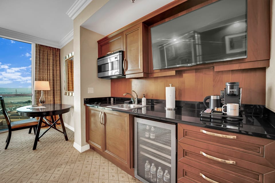 This private one-bedroom studio offers the same peaceful, high-floor setting and Signature luxury.