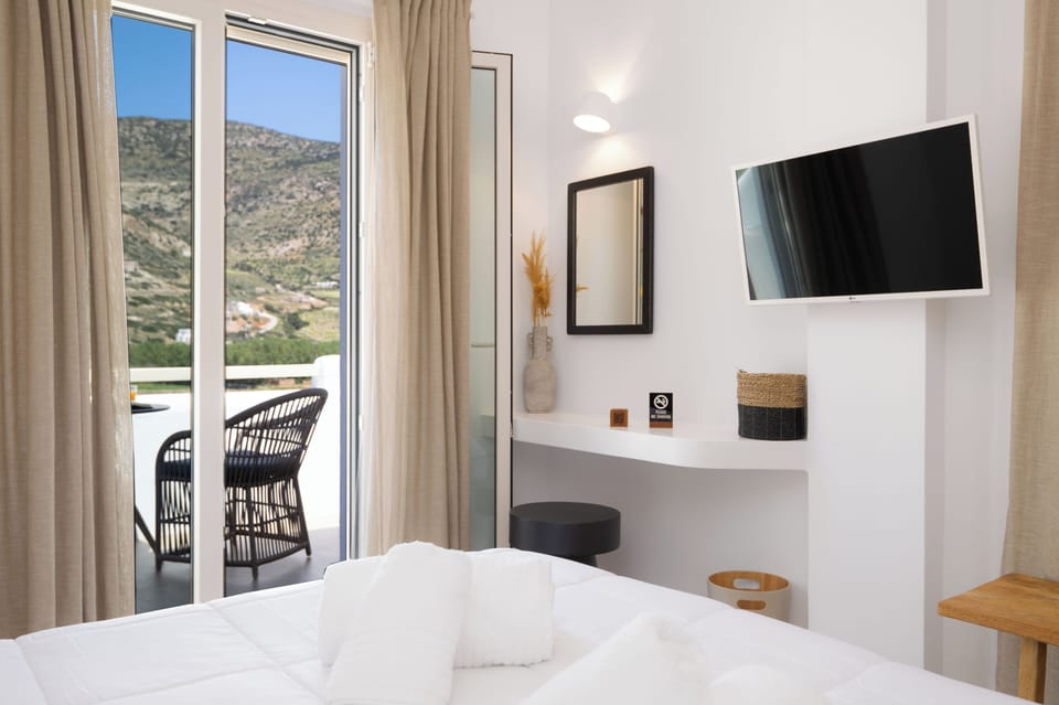 Junior Suite, Balcony, Sea View | In-room safe, free WiFi, bed sheets