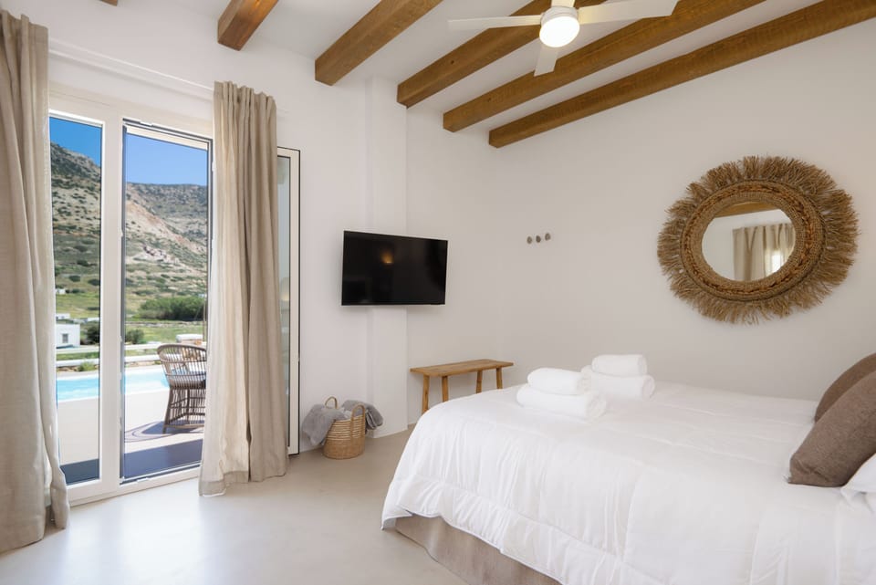 Superior Suite, Pool View | In-room safe, free WiFi, bed sheets