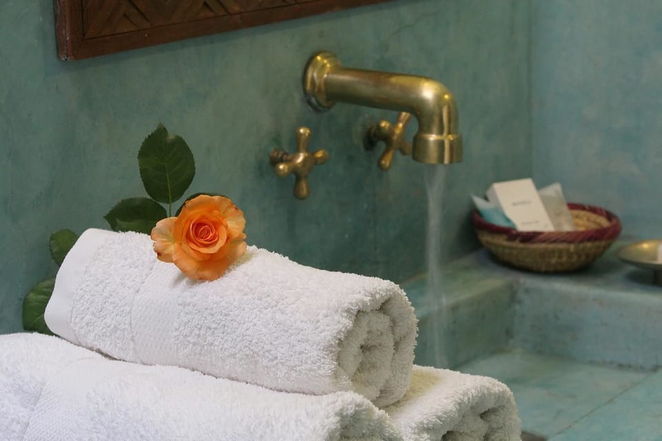 Superior Room (Ivoire) | Bathroom sink