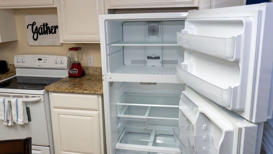Apartment, 2 Bedrooms | Private kitchen | Coffee/tea maker, fridge, oven, toaster