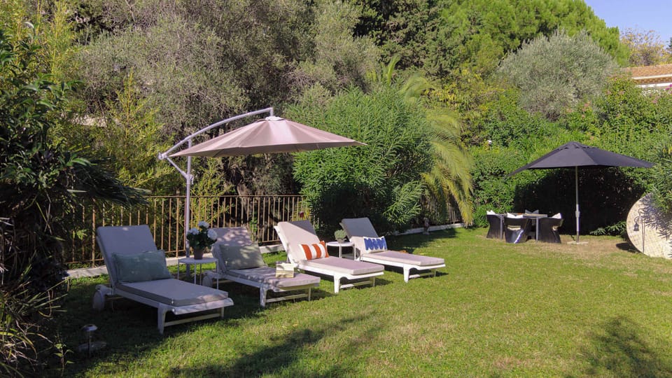 Our shared backyard is available for all guests staying at the property, and can be used for playing, dinners, tanning, or events!