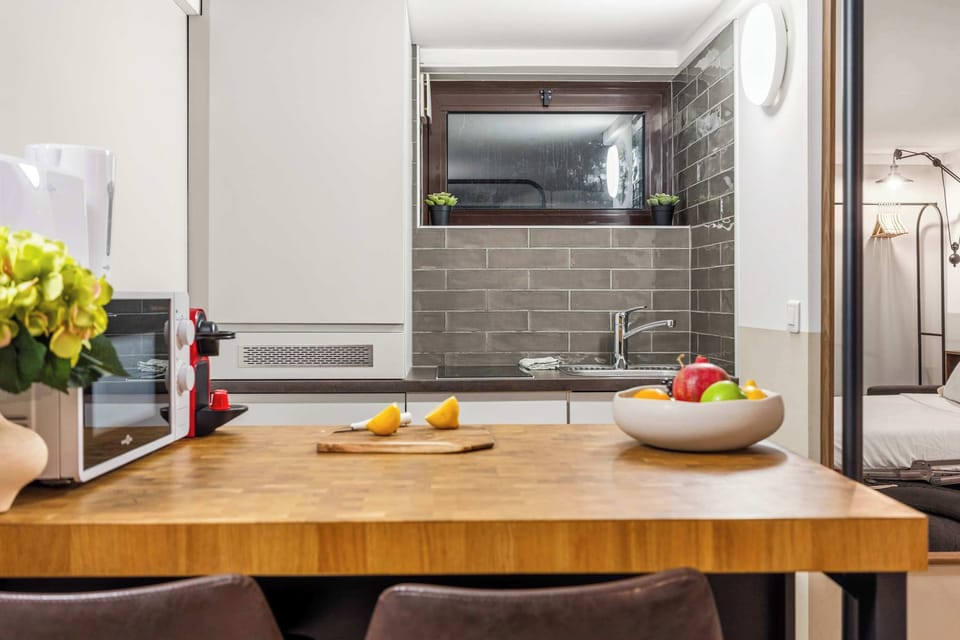 Bright and practical dining corner set for shared meals, wine evenings, or work sessions—giving you all the comforts of home during your stay.