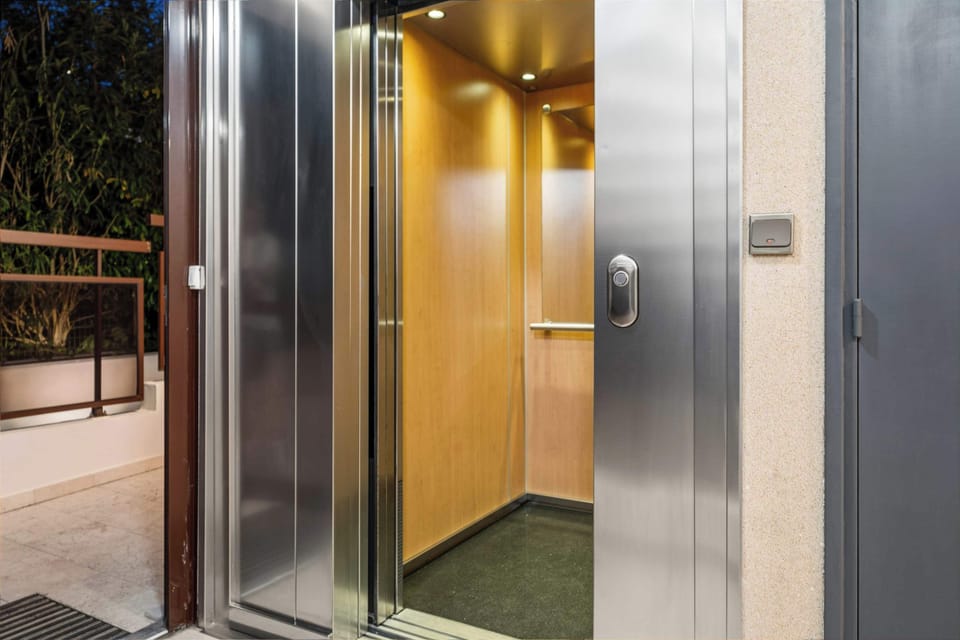 Modern elevator with secure access to all floors — ideal for luggage, strollers, and effortless arrivals.