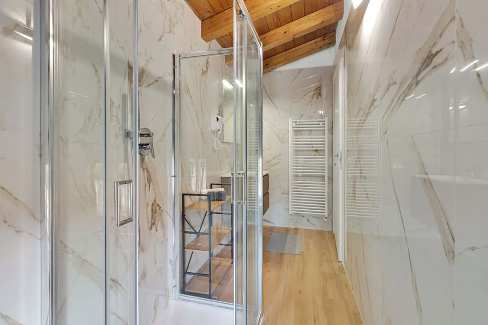 Classic Twin Room | Bathroom | Shower, hair dryer, towels, toilet paper