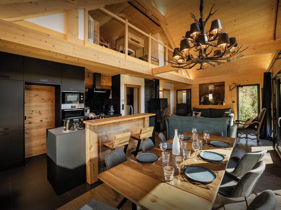 Dining/kitchen