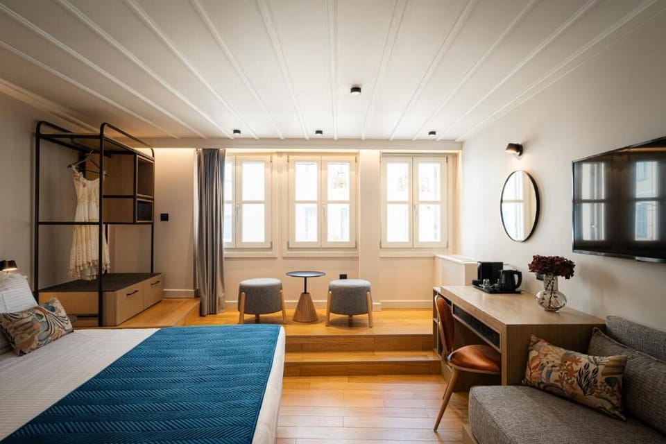 Superior Room, 1 King Bed | Premium bedding, pillowtop beds, desk, soundproofing