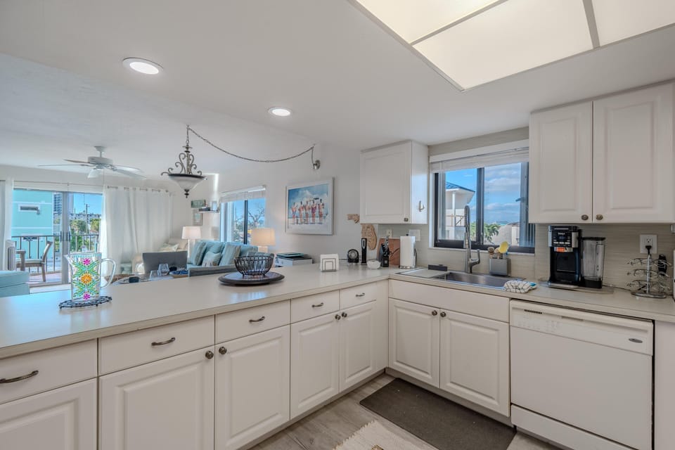 Condo, Multiple Beds (Pelican Watch #108) | Private kitchen | Oven, toaster
